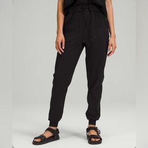 Lululemon Stretch High-Rise Jogger Size 6